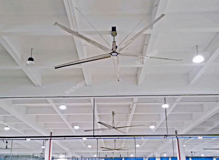 養(yǎng)豬場(chǎng)大型工業(yè)風(fēng)扇